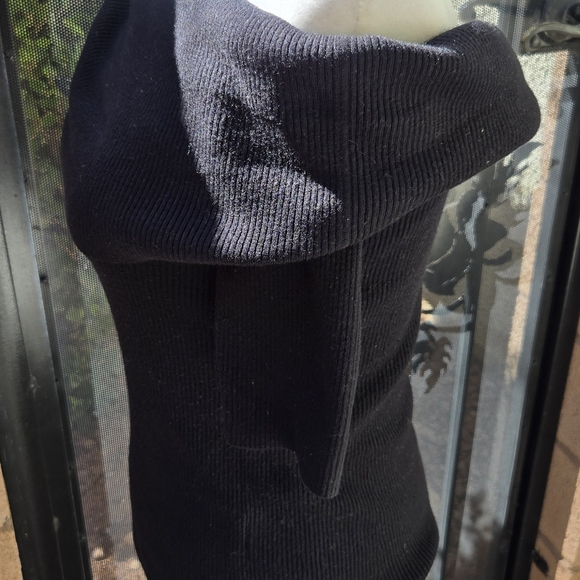 Vince Black Off Shoulder Half Sleeve Top - Picture 6 of 8